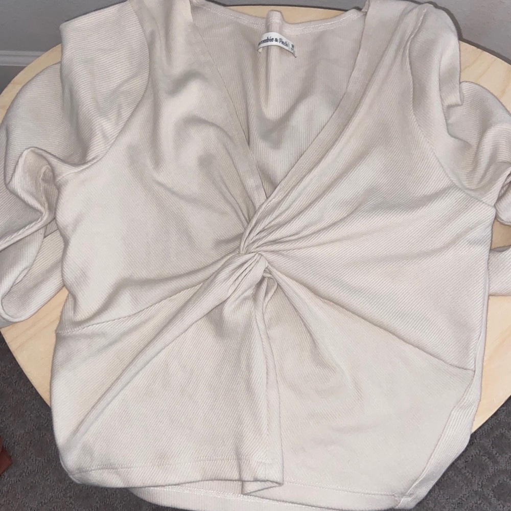 Front knit long sleeve v-neck